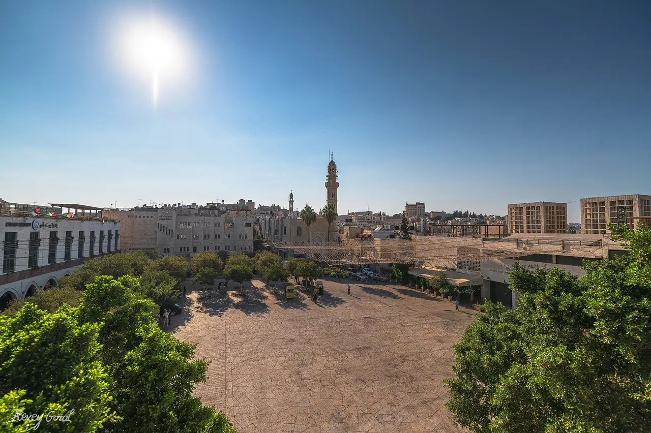 ลานแมงเจอร์ในเบธเลเฮม ภาพจาก Wikimedia Commons ผู้ถ่าย Alexey Goral สัญญา CC BY-SA 4.0 เป็นภาพเก่า ไม่ได้แสดงสภาพปัจจุบัน