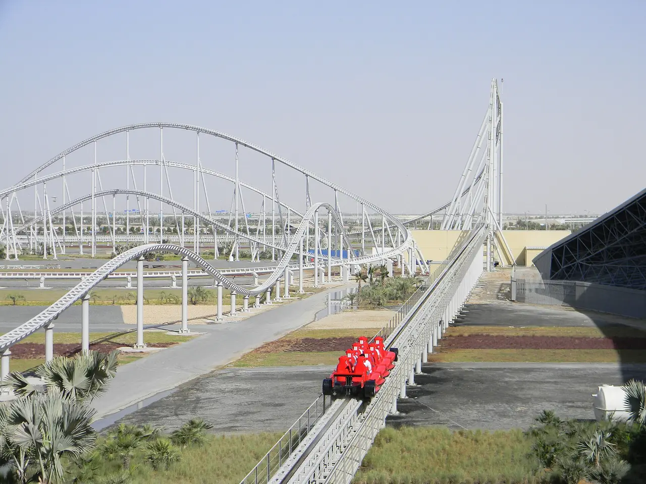 ภาพสหรัฐอาหรับเอมิเรตส์: เกาะยาส อาบูดาบี: Ferrari World Warner Bros ราคา 2569