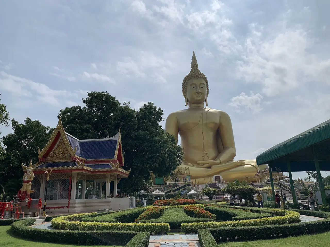 ภาพอ่างทอง: จังหวัดเล็กริมแม่น้ำเจ้าพระยา ขึ้นชื่อเรื่องพระใหญ่ พระนอน และตุ๊กตาชาววัง