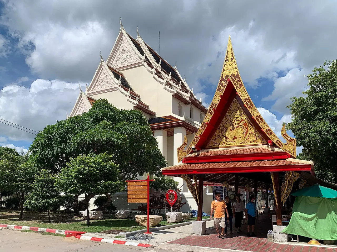 อาคารในบริเวณวัดไชโยวรวิหาร อำเภอไชโย