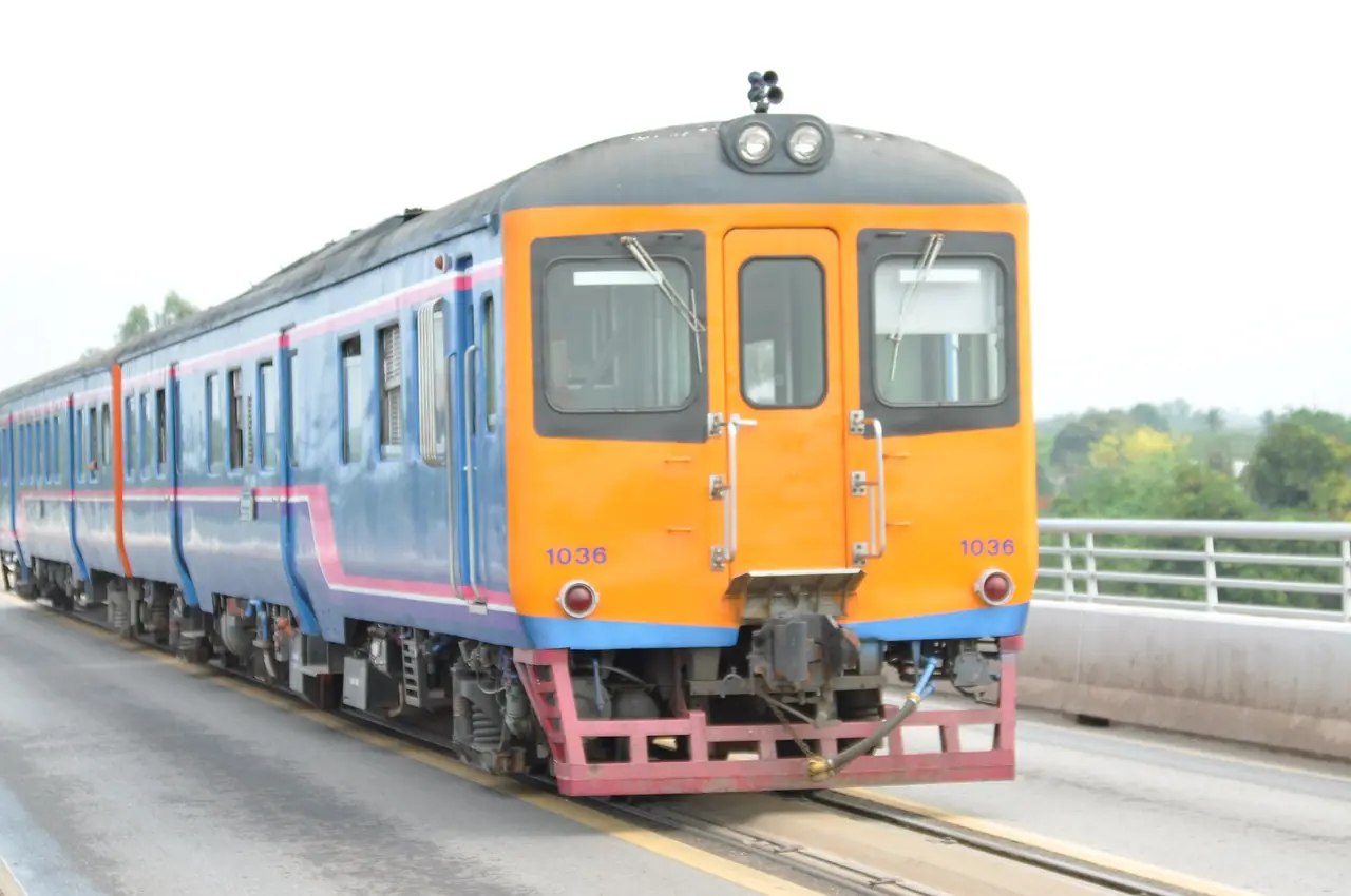รถไฟข้ามแดนหนองคาย-ท่านาแล้ง ในเส้นทางที่ใช้ข้ามสะพานมิตรภาพ 1 (ภาพบรรยากาศ)