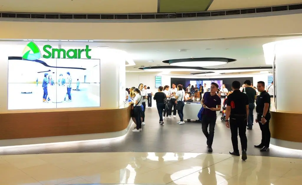 ร้านเรือธงของ Smart ที่ห้างเอสเอ็มเมกะมอลล์ (ภาพบรรยากาศร้านผู้ให้บริการ ไม่ใช่การยืนยันว่ามีบริการสำหรับนักท่องเที่ยว)
