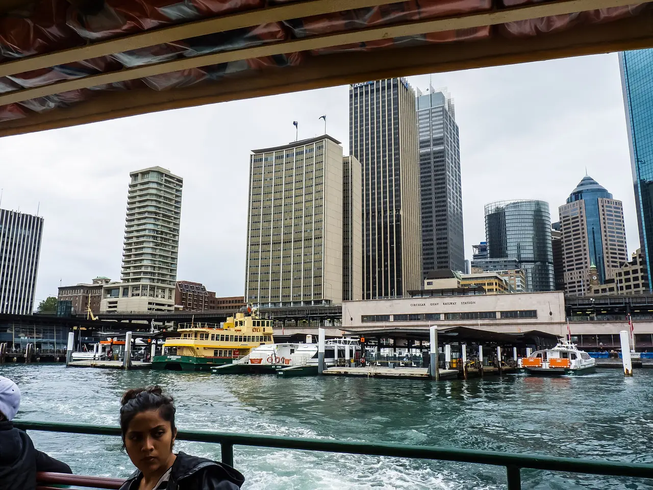 ท่าเรือเฟอร์รี่เซอร์คูลาร์คีย์ ภาพถ่ายจาก Wikimedia Commons ไม่ใช่ภาพจากโรงแรม