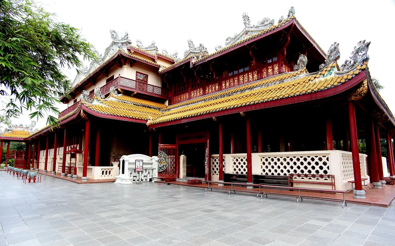 พระที่นั่งเวหาศน์จำรูญ สถาปัตยกรรมจีน พระราชวังบางปะอิน ภาพถ่ายจาก Wikimedia Commons (Gisling, CC BY 3.0)