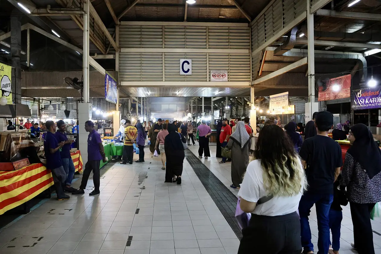 ภาพบรูไน: ตลาดกาดง Tamu Kianggeh บรูไน 2569 อาหารเริ่ม 1 ดอลลาร์