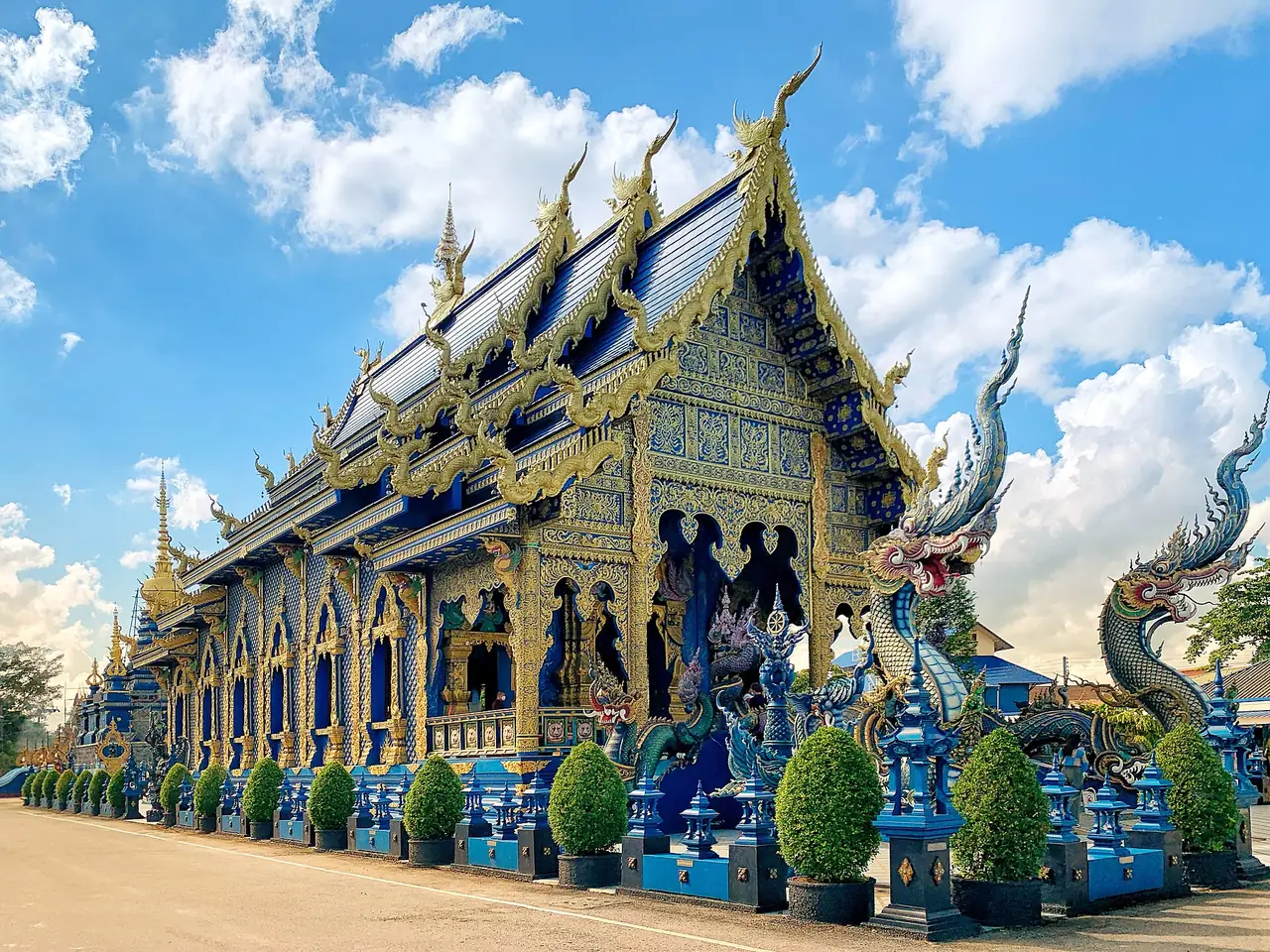 วัดร่องเสือเต้น หรือวัดสีน้ำเงิน เชียงราย