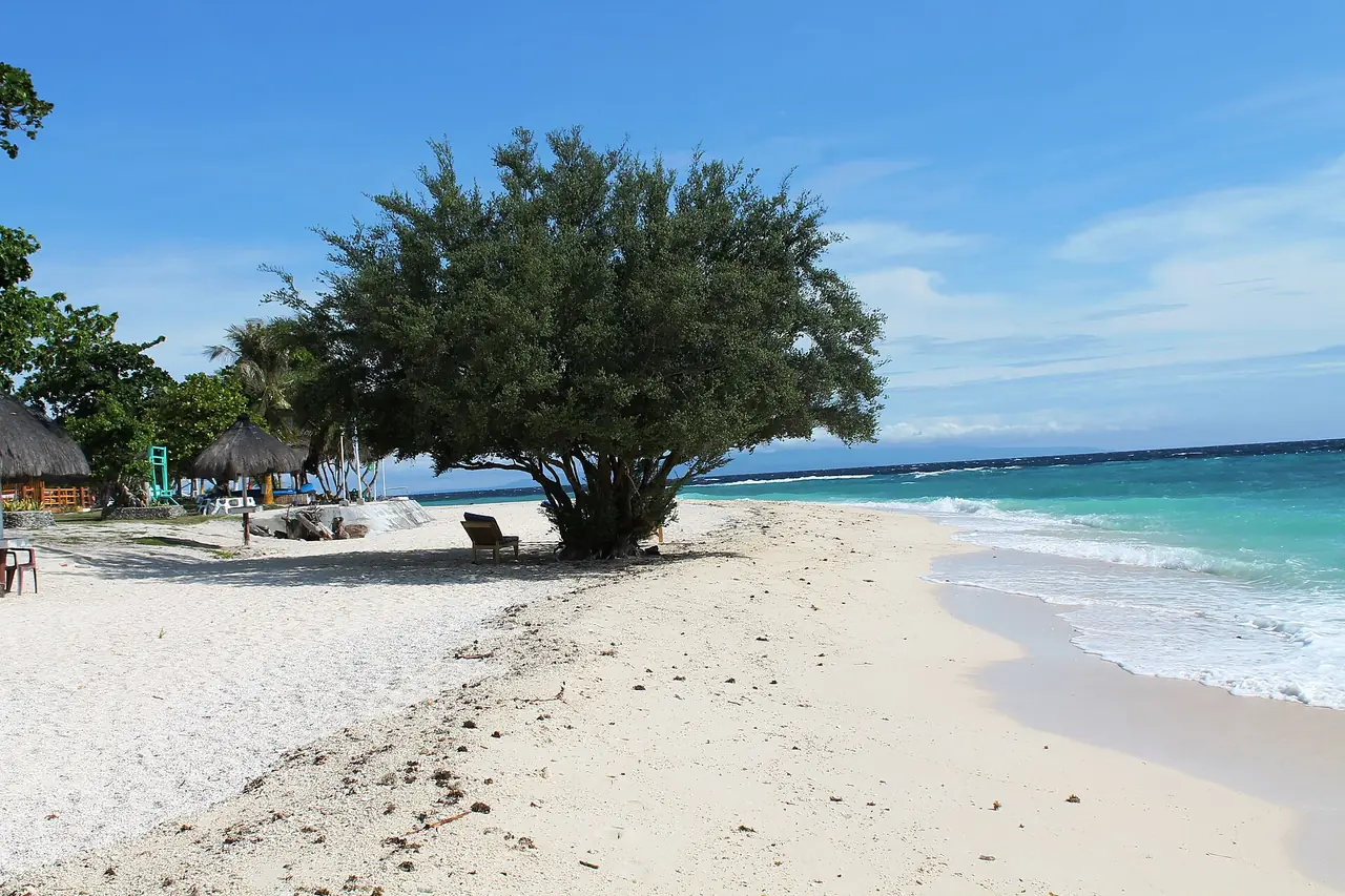 หาดทรายขาวบนเกาะบาลิกาซาก นอกเกาะปังเลา (ภาพบรรยากาศ)