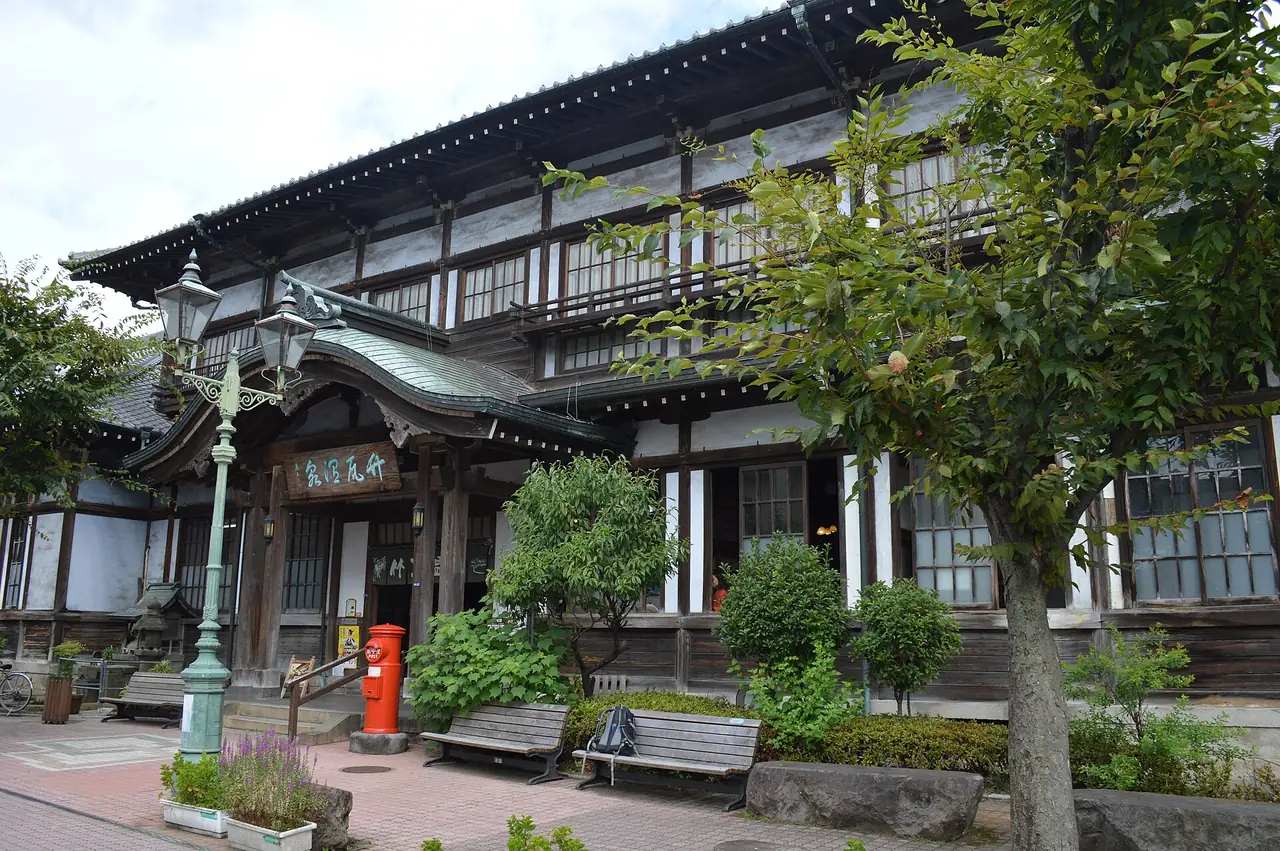 อาคาร Takegawara Onsen เบปปุ มองจากถนนหน้าอาคาร (ภาพสถานที่)