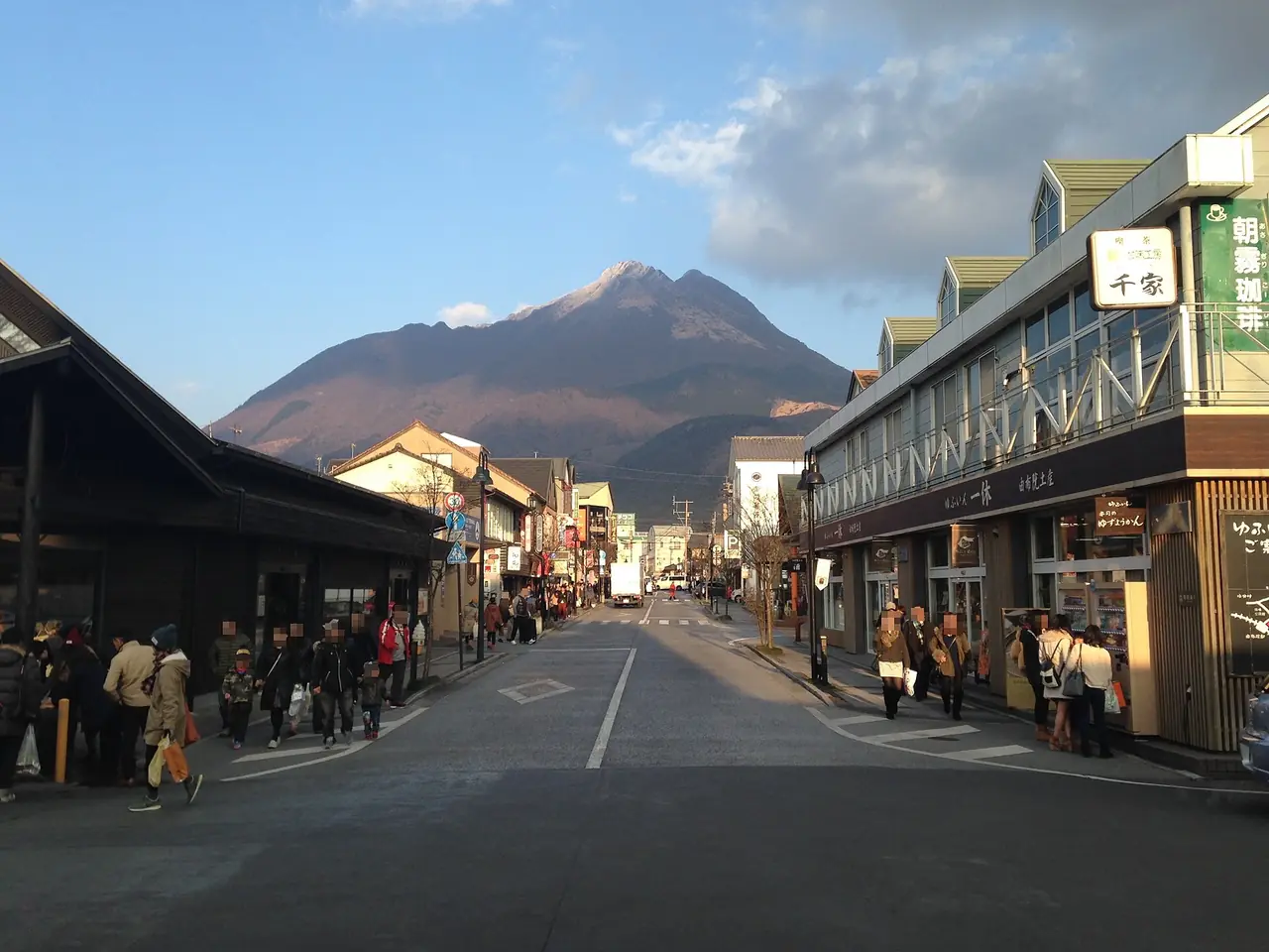 ภูเขายูฟุมองจากหน้าสถานียูฟุอิน (ภาพสถานที่)
