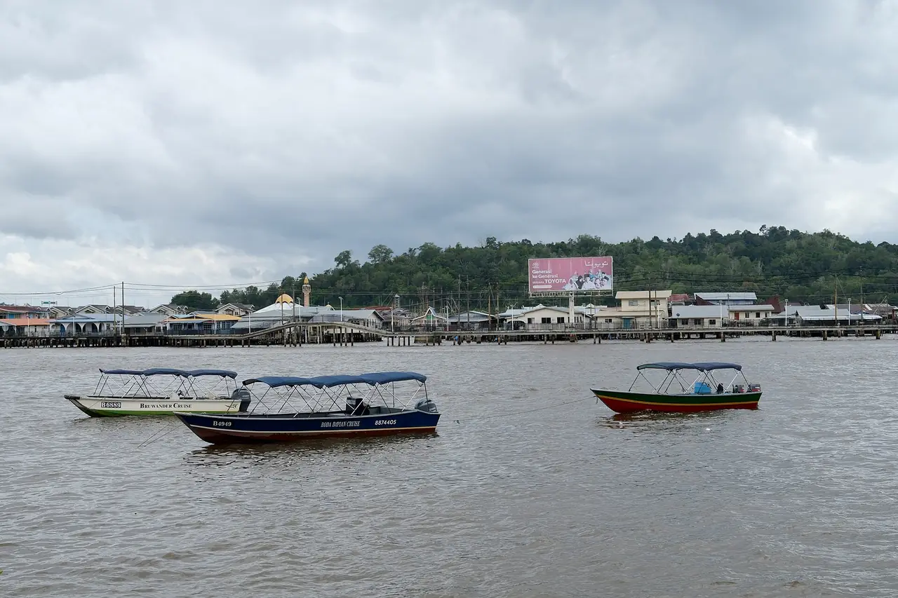 ภาพประกอบ บรูไน: กัมปงอาเยอร์ บรูไน 2569 หมู่บ้านน้ำ ค่าเรือ เวลาหอวัฒนธรรม