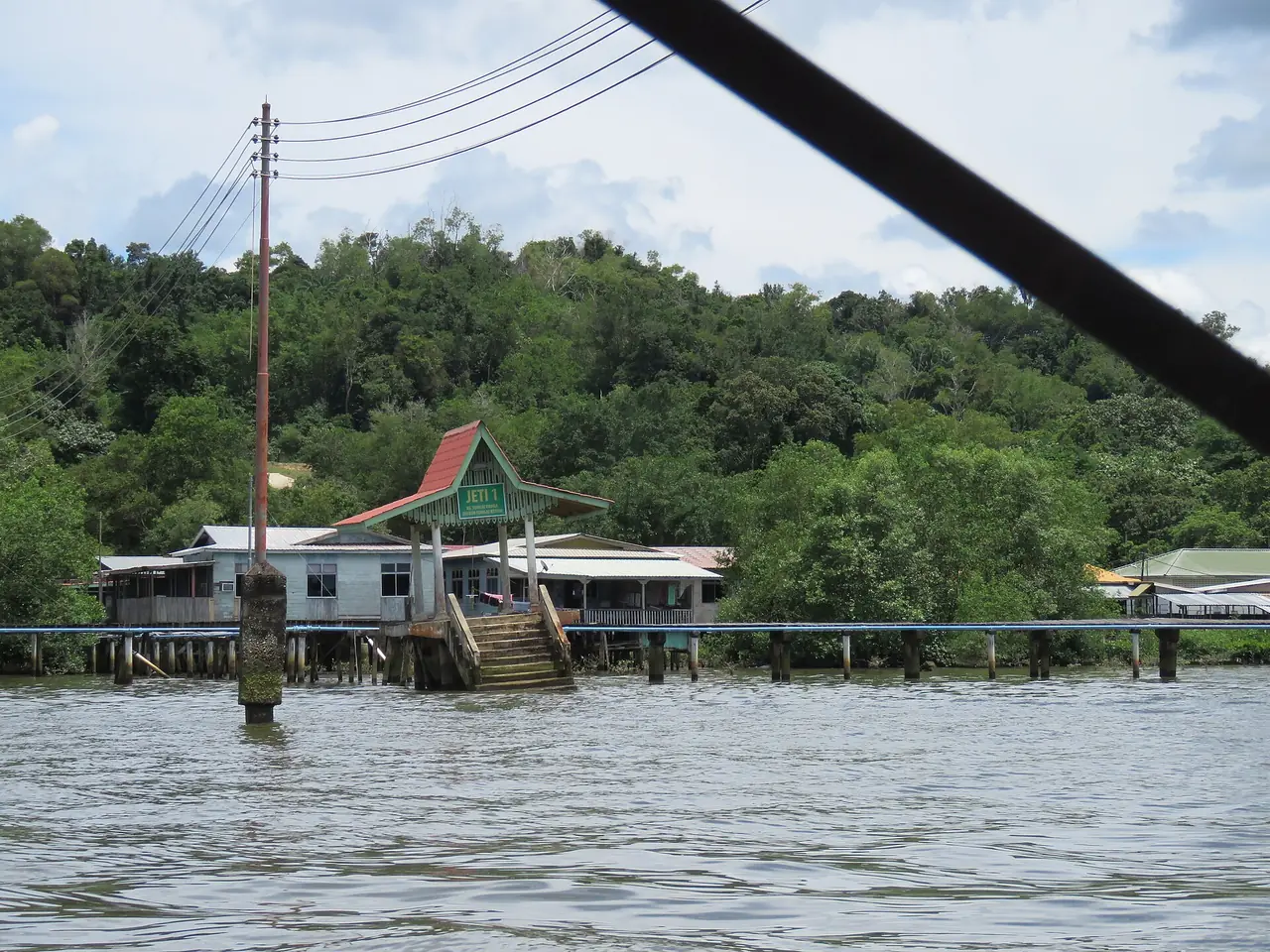 ท่าเรือ Jeti 1 ที่กัมปงอาเยอร์ ถ่ายเมษายน 2568 ตามชื่อไฟล์ภาพ