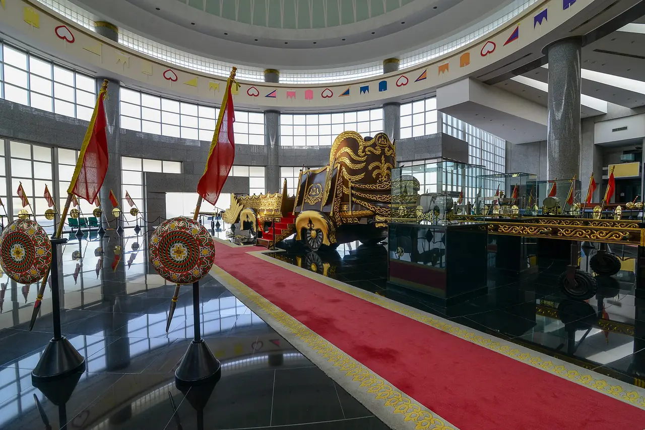 รถม้าราชพิธีในพิพิธภัณฑ์ราชพิธี ตามชื่อไฟล์ภาพ ถ่ายโดยผู้ใช้ Commons