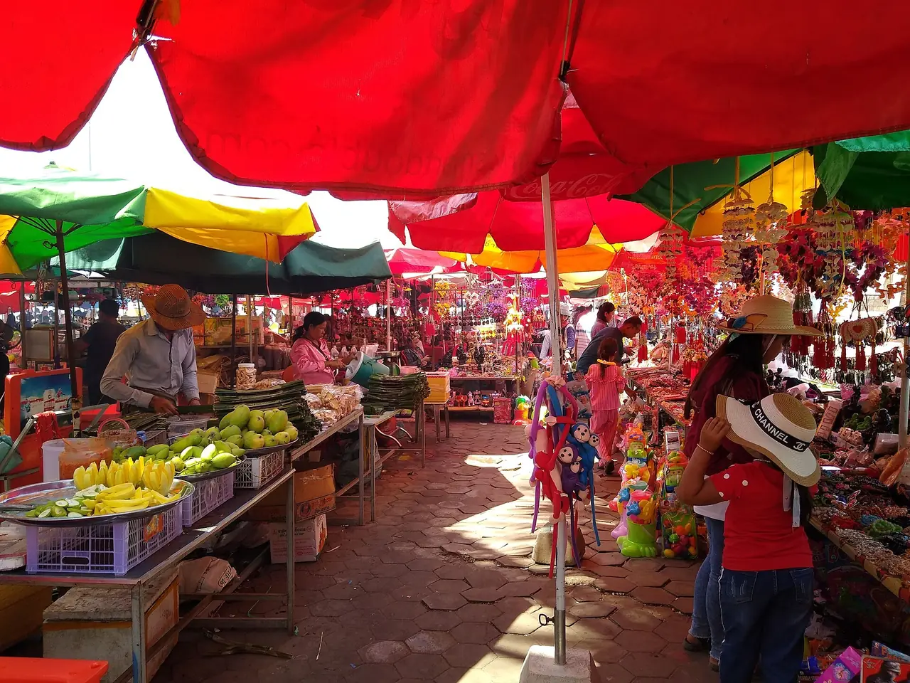 ตลาดปูแกบ ภาพจาก Wikimedia Commons เป็นภาพบรรยากาศของตลาดปูที่ Wikivoyage อธิบาย ไม่ทราบวันที่ถ่าย