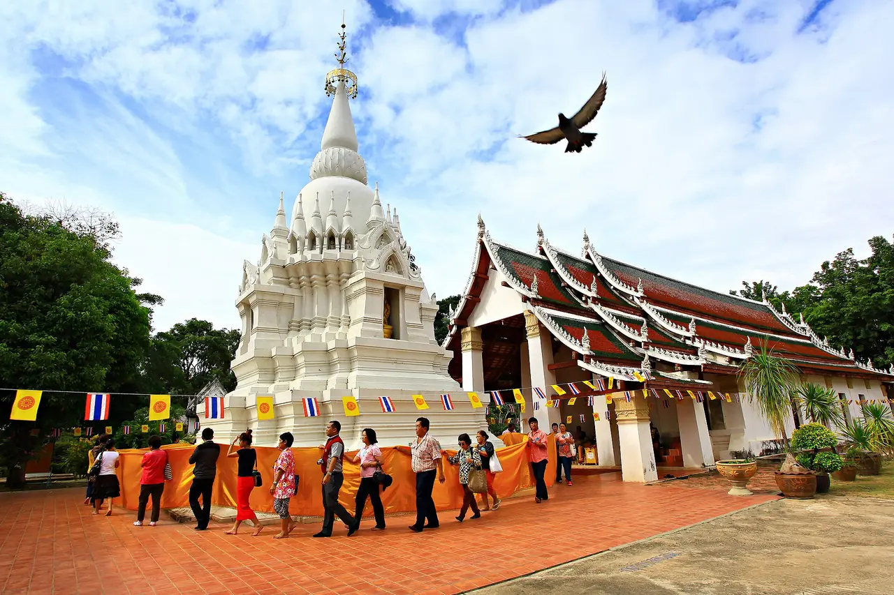 ภาพชัยนาท: เมืองริมเจ้าพระยาที่มีเขื่อนแห่งแรกของไทย สวนนกใหญ่ และวัดเก่าสมัยอยุธยา