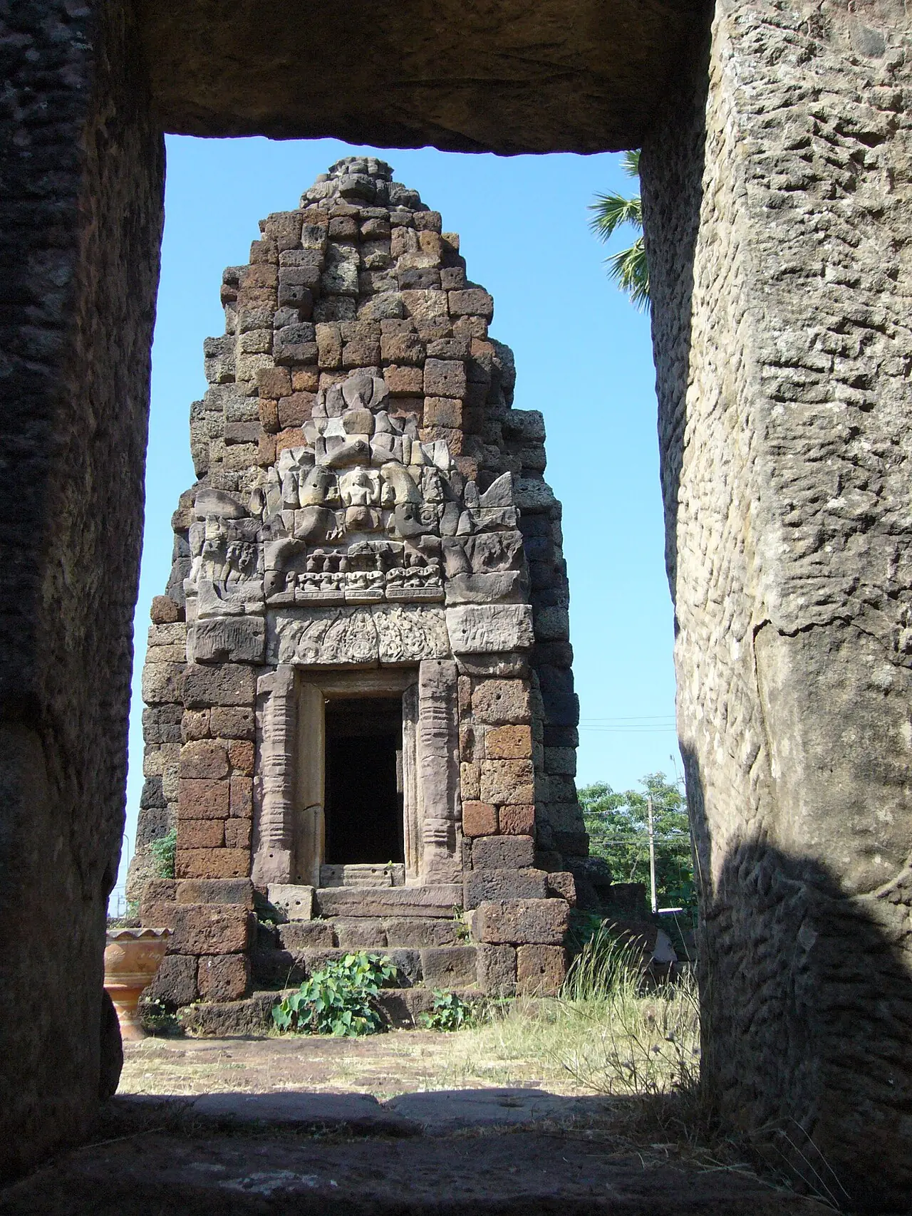 ภาพประกอบ ชัยภูมิ: เที่ยวเมืองชัยภูมิ ปรางค์กู่ อนุสาวรีย์พระยาแล ตำหนักเขียว