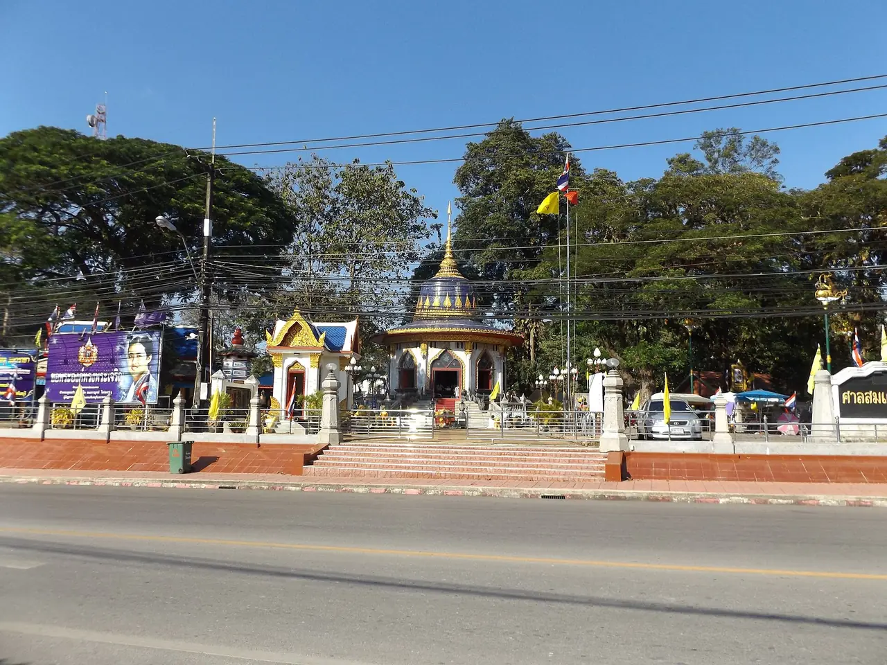 The King Taksin shrine and city pillar in Chanthaburi town