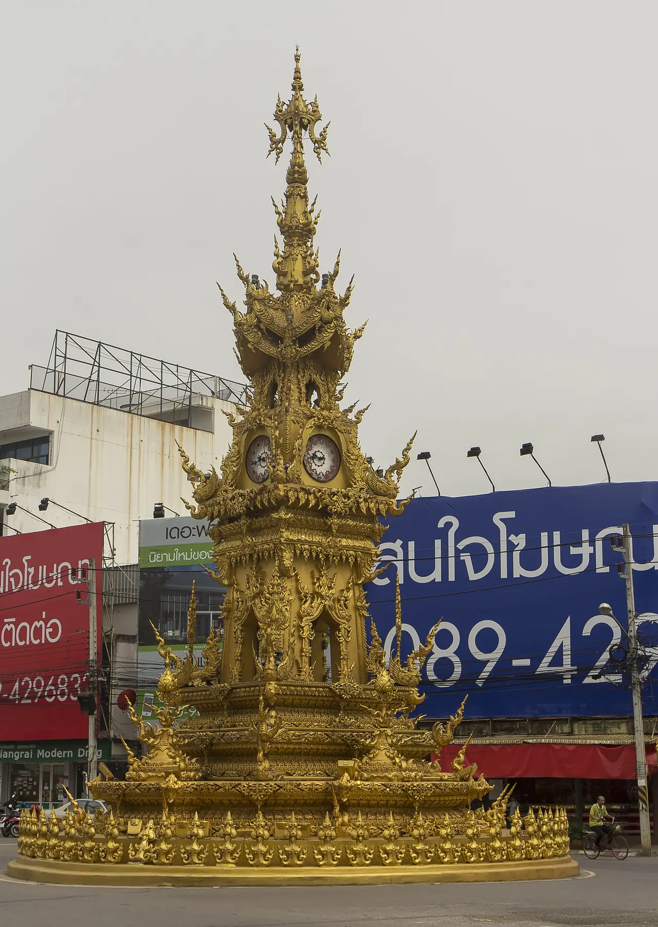 ภาพประกอบ เชียงราย: เที่ยวตัวเมืองเชียงราย หอนาฬิกา ไนท์บาซาร์ วัดพระแก้ว