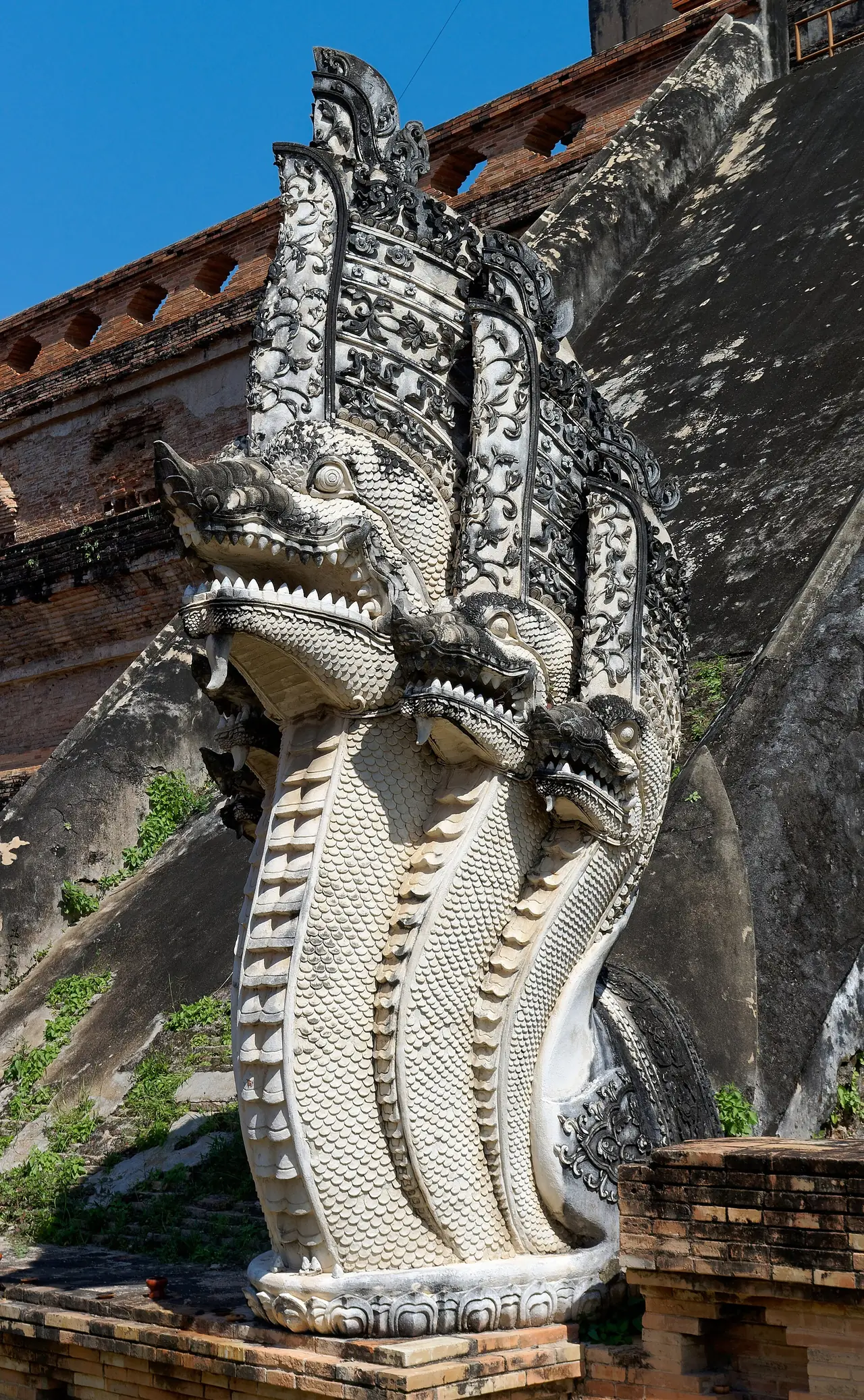 Naga statue on the stairs at the Wat Chedi Luang chedi