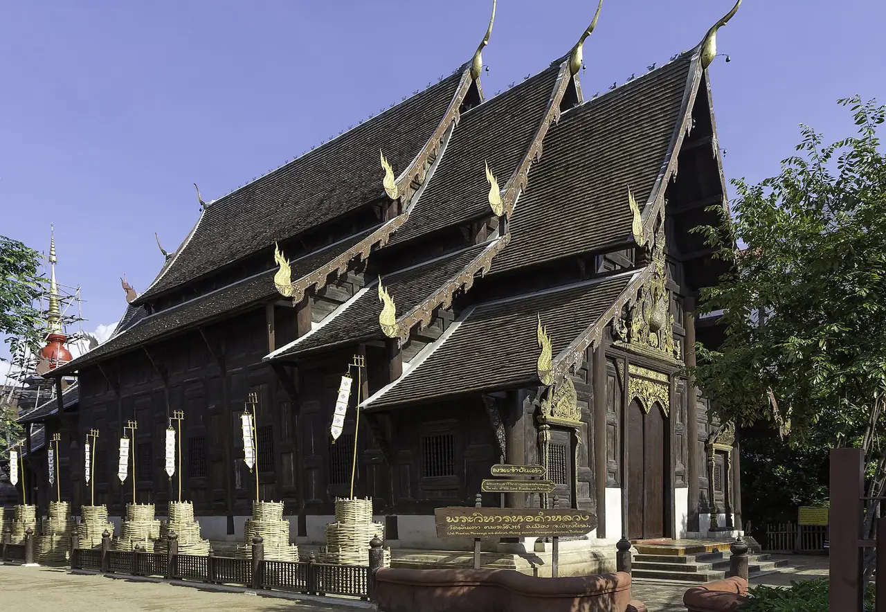 The teak wihan of Wat Phan Tao, Chiang Mai