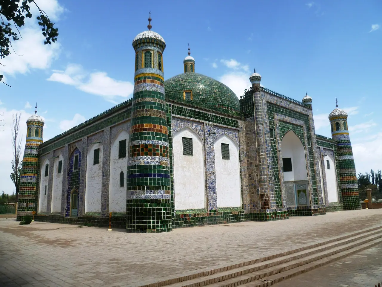 สุสานอาฟาค โคจา (Afaq Khoja) ที่คัชการ์ ภาพจาก Wikimedia Commons ผู้ถ่าย Radosław Botev สัญญา CC BY 3.0 pl