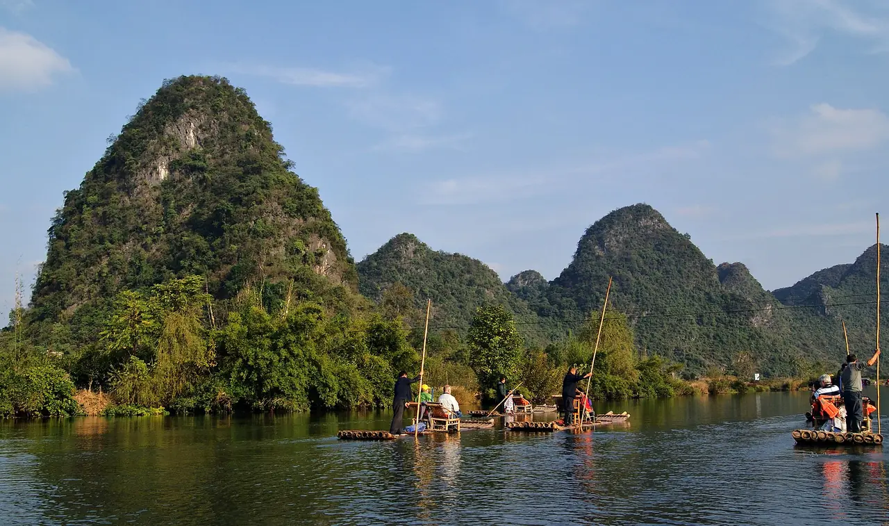 ภาพประกอบ จีน: เที่ยวหยางซั่ว ถนนตะวันตก แพไม้ไผ่หยู่หลง ซิงผิง 2569