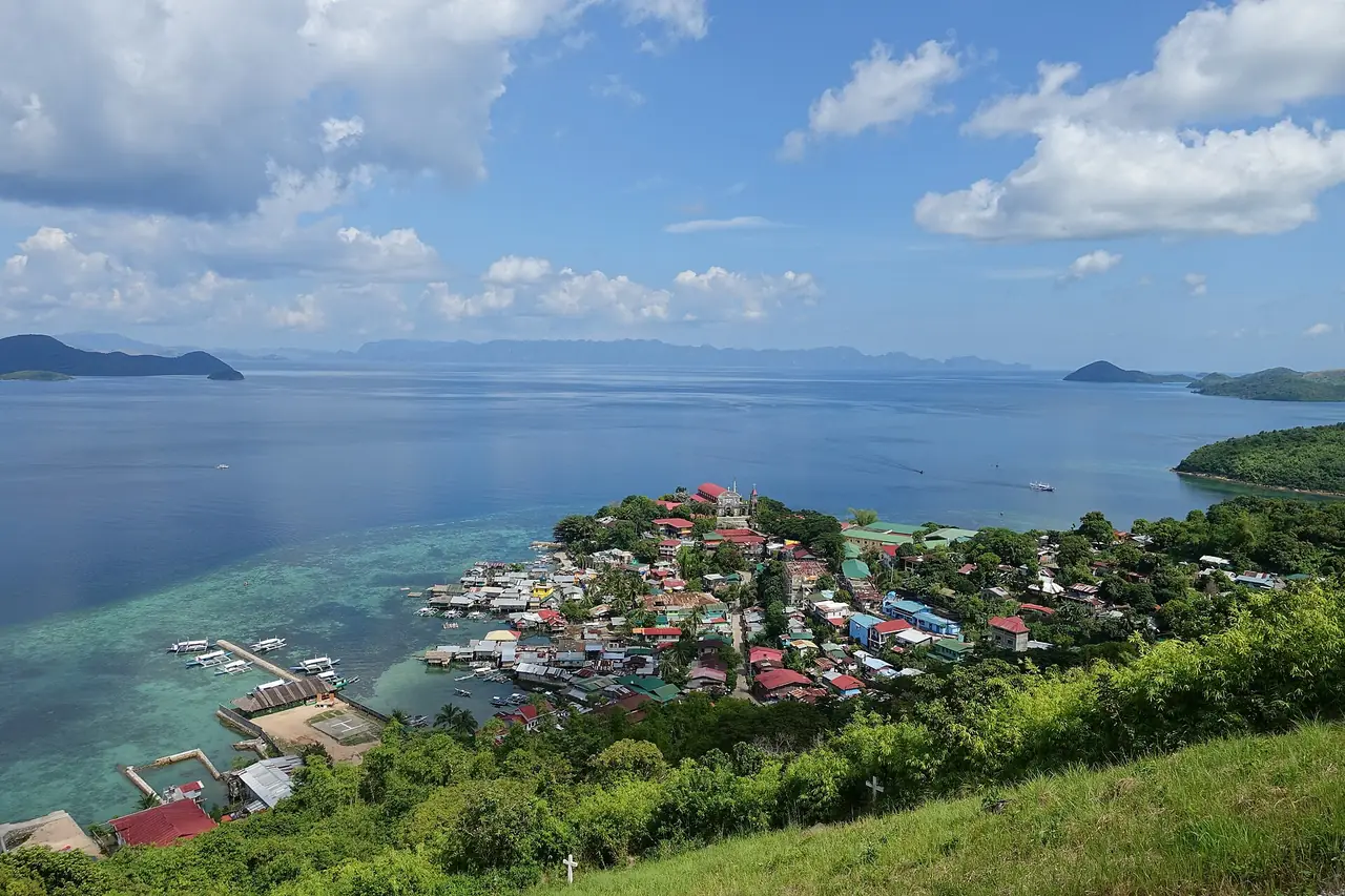 ทิวทัศน์เมืองคูเลียนมองจากเนินเขาไปทางเกาะโครอน