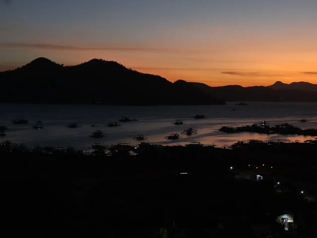 ท่าเรือโครอนตอนพระอาทิตย์ตก ภาพบรรยากาศ ไม่ใช่โรงแรมใดโดยเฉพาะ