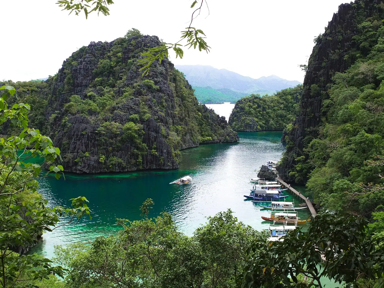 ทะเลสาบคายางัน เกาะโครอน ปลายทางทัวร์ยอดนิยมของโครอน