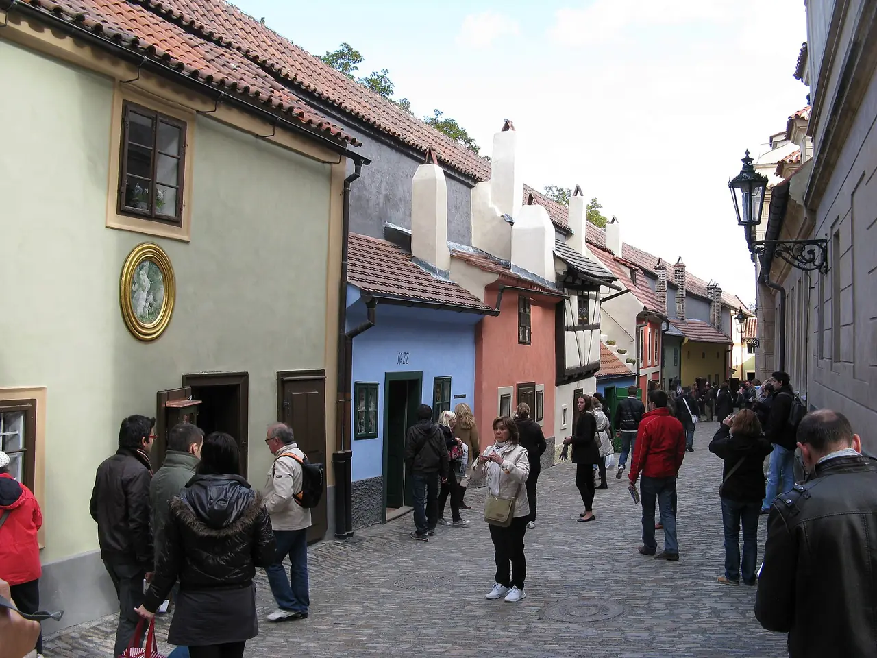 ซอยทอง (Golden Lane) ในปราสาทปราก ภาพถ่ายจาก Wikimedia Commons