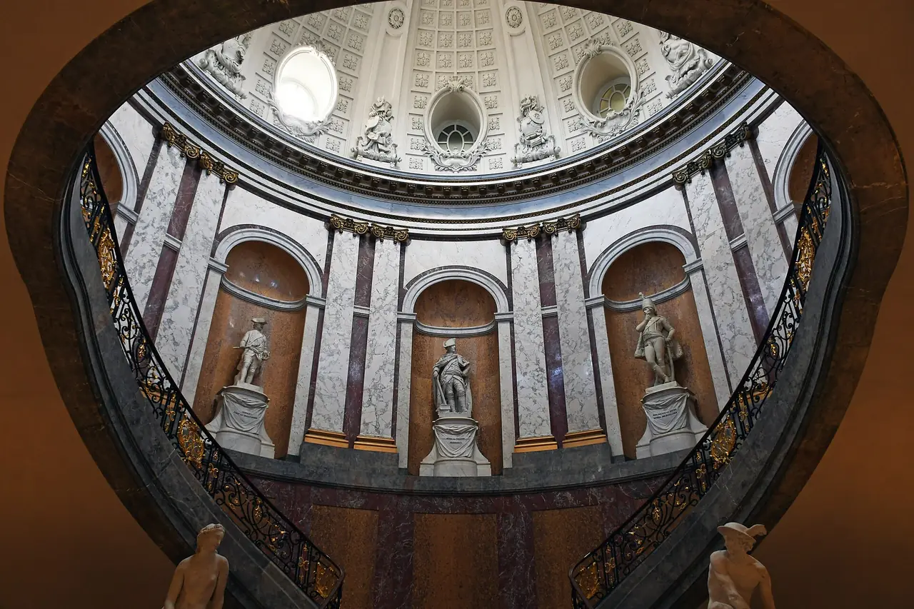 Bode-Museum ที่ปลายเหนือของเกาะพิพิธภัณฑ์ ภาพถ่ายจาก Wikimedia Commons