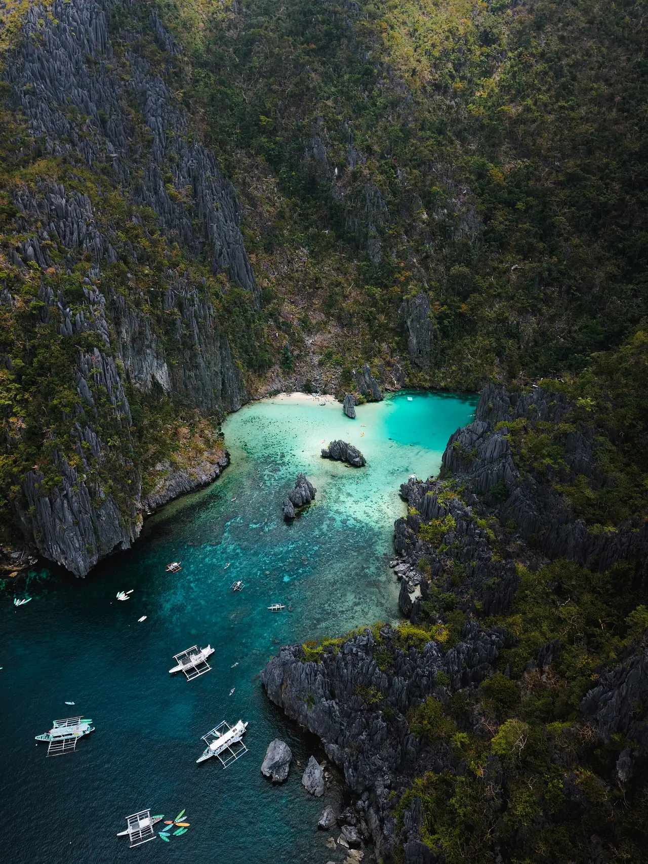 ทะเลสาบคาดลาว (Cadlao Lagoon) จุดหนึ่งของทัวร์ D (ภาพบรรยากาศ)