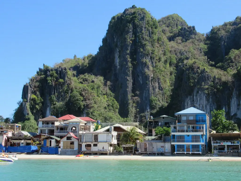 หน้าผาหินปูนตาราวเหนือเมืองเอลนีโด