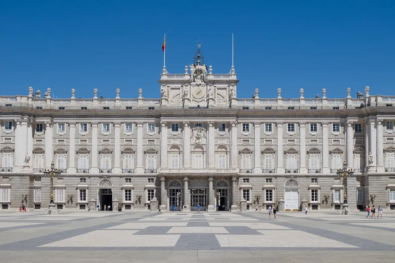 พระราชวังหลวงมาดริด (Palacio Real) ภาพถ่ายจาก Wikimedia Commons