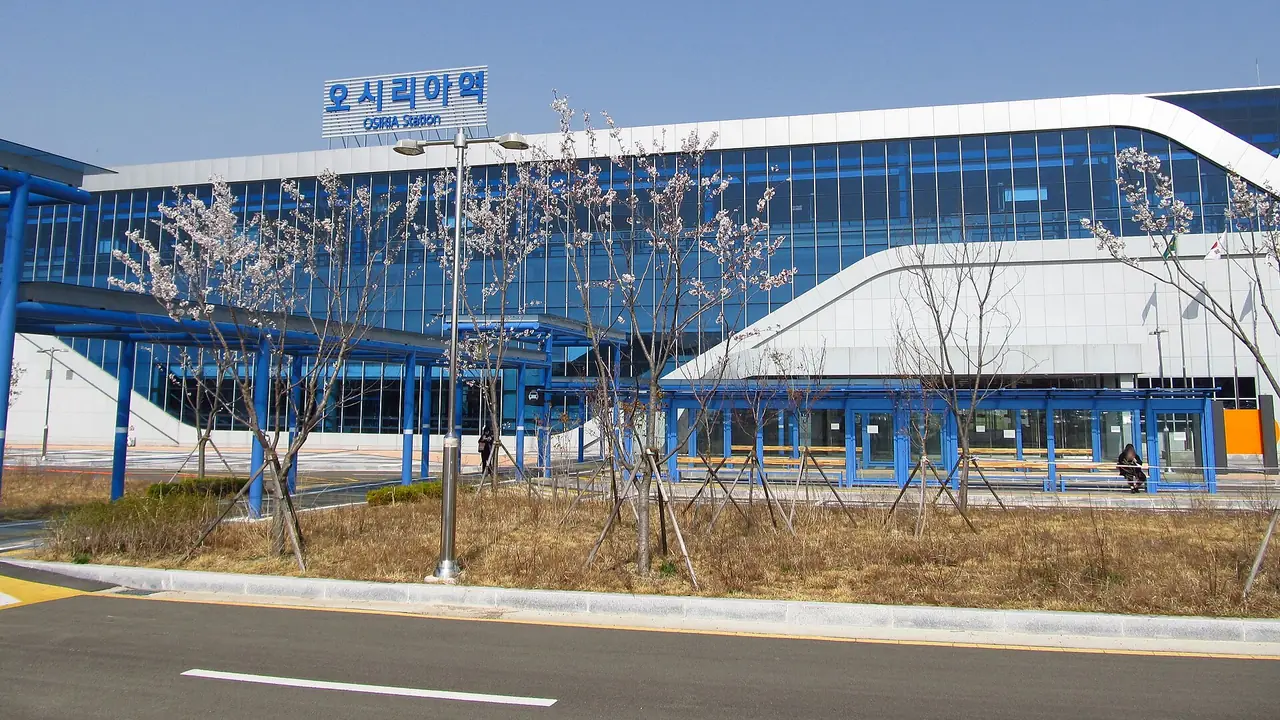 ทางเข้าสถานีโอซีเรีย สายทงแฮ ในอำเภอกีจัง ปูซาน