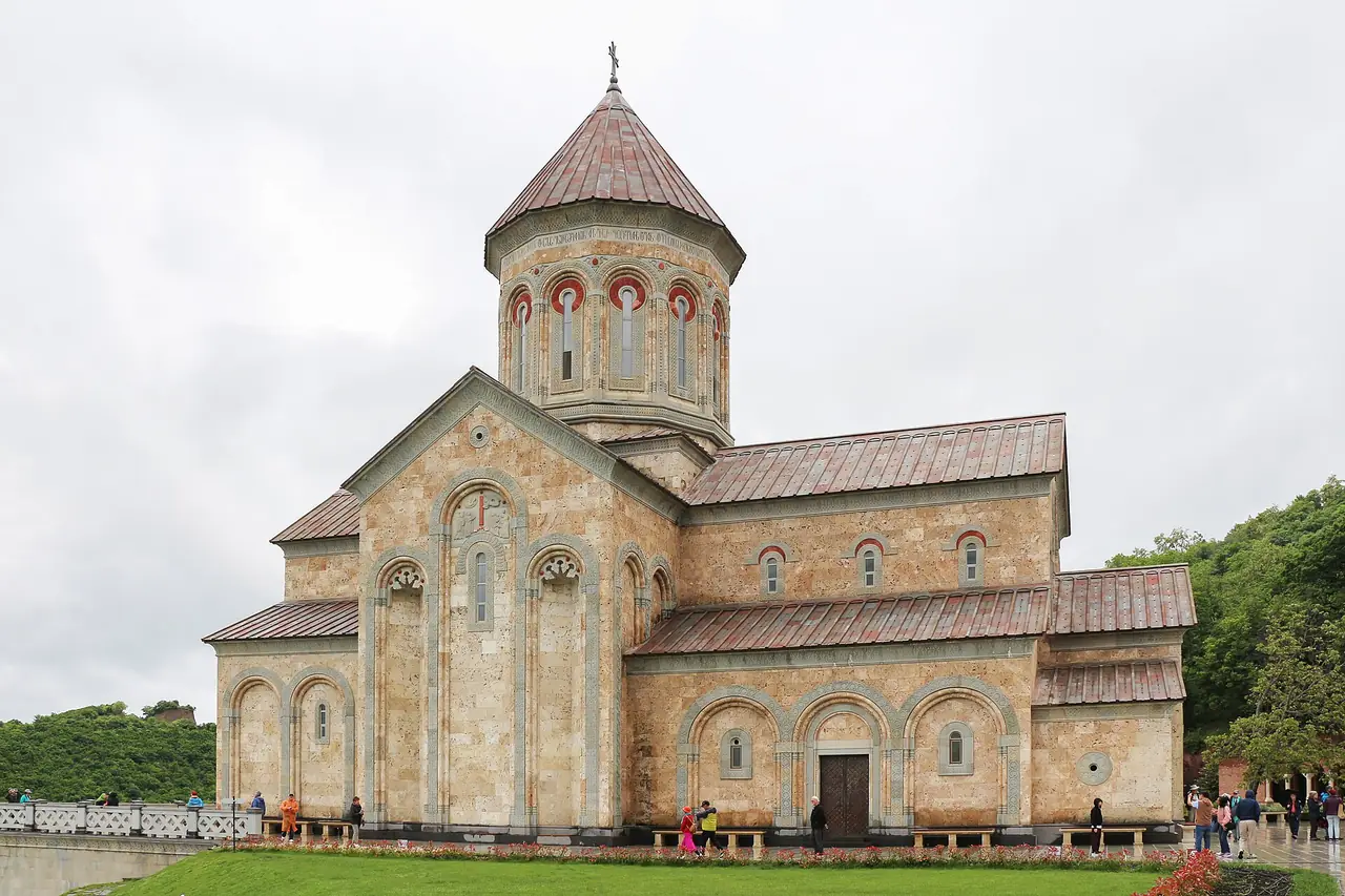 โบสถ์ในวัดบอดเบใกล้ซีญากี ภาพโดย Bernard Gagnon