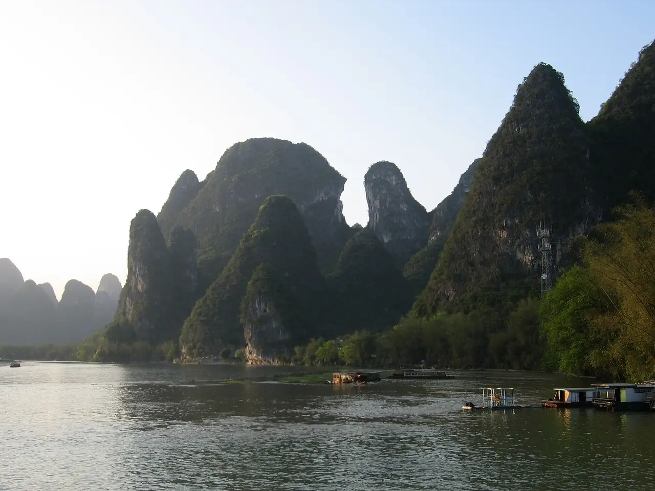 ทิวเขาหินปูนช่วงซิงผิงบนแม่น้ำหลี่