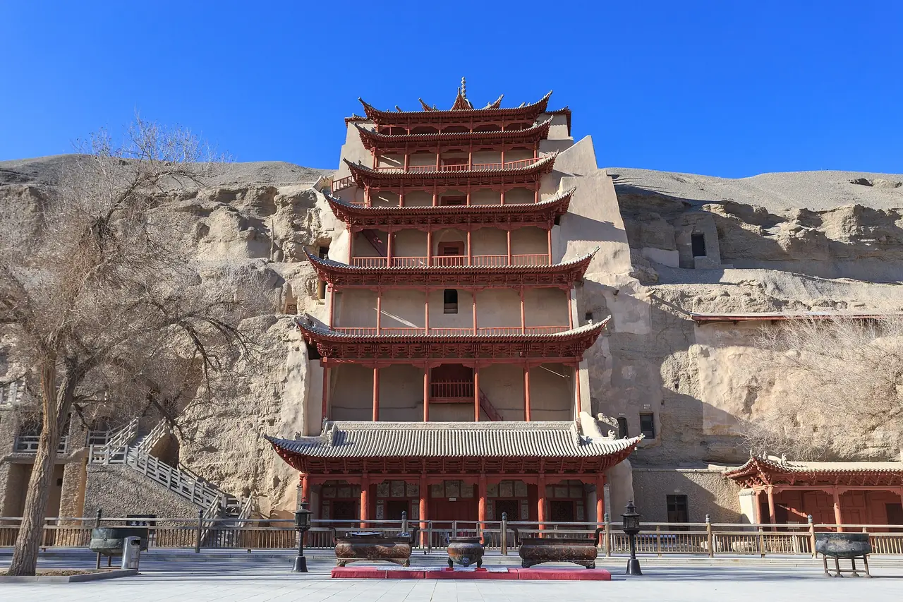 หน้าผาถ้ำโม่เกาคู ตุนหวง ภาพถ่ายโดย Zhangzhugang