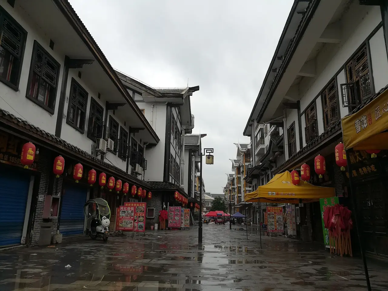 บ้านเรือนในเมืองเก่าชิงเหยียน ภาพถ่ายโดย Huangdan2060