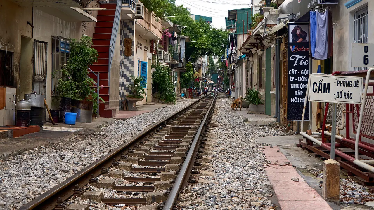 ภาพประกอบ เวียดนาม: ถนนรถไฟฮานอย ปี 2569: ปิดไหม ไปได้ไหม ปลอดภัยไหม