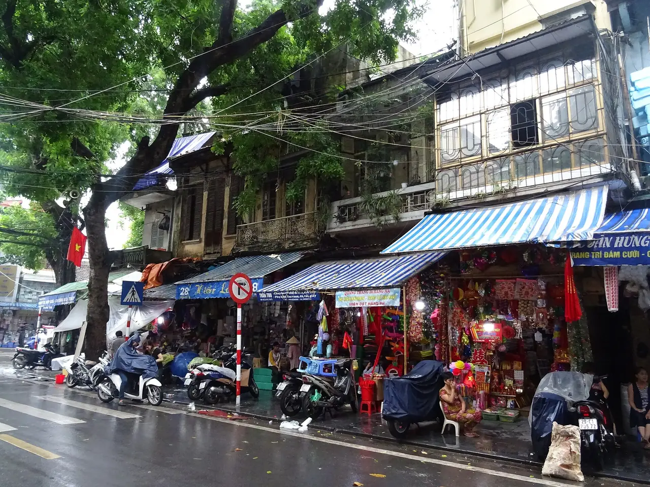 ภาพประกอบ เวียดนาม: ย่านเมืองเก่าฮานอย: เดินยังไง ถนนคนเดิน ตลาดด่งซวน
