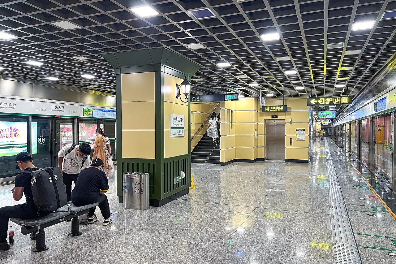 ชานชาลาสถานีจงยางต้าเจีย ภาพถ่ายโดย N509FZ