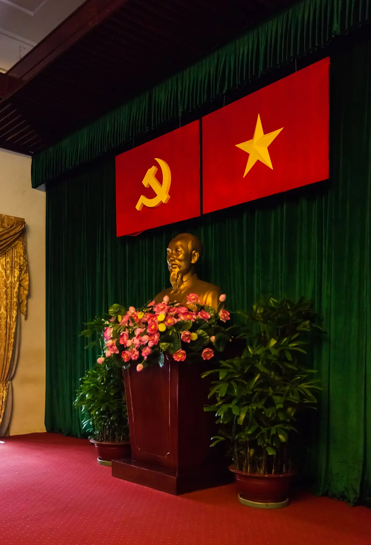 ห้องประชุมภายในทำเนียบ ภาพห้องจัดแสดงด้านใน