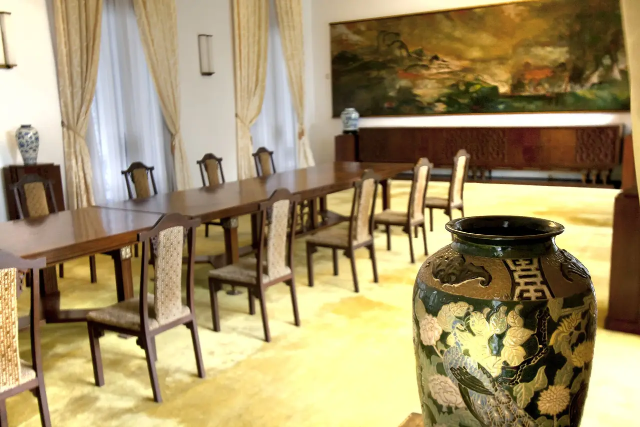 ห้องรับประทานอาหารที่เรียกว่า Yellow Room ในทำเนียบ