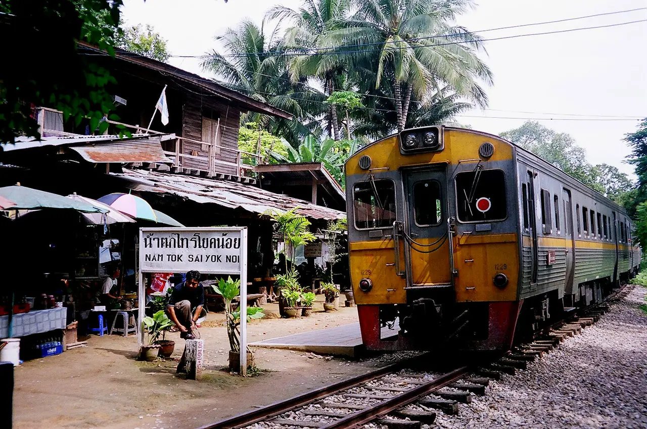 สถานีน้ำตก ปลายทางด้านไทยของทางรถไฟสายมรณะที่ยังเปิดใช้