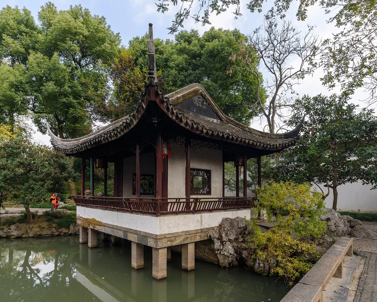 ศาลาบัวในสวนผู้บริหารที่ต่ำต้อย ภาพ CC BY-SA 4.0