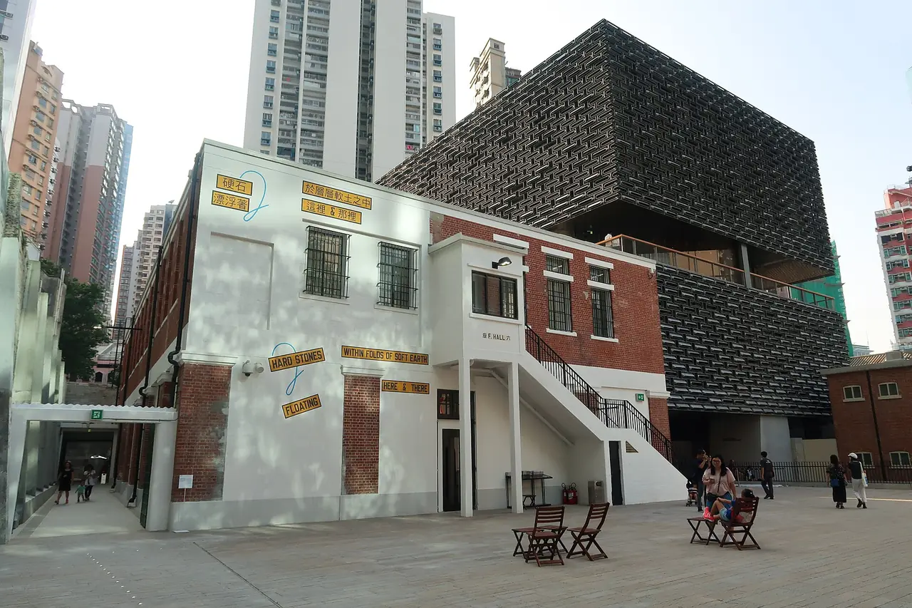 อาคาร F Hall ในไท่กวิน ภาพถ่ายปี 2561 เป็นภาพอาคารภายนอก ไม่ใช่รอบที่มีนิทรรศการ
