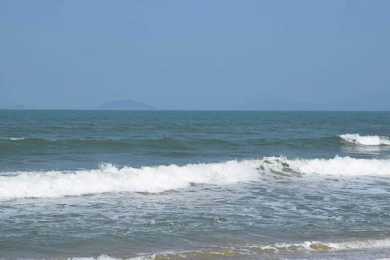 คลื่นที่หาดแถบอันบ่าง ภาพชายหาดตามชื่อไฟล์ต้นฉบับ