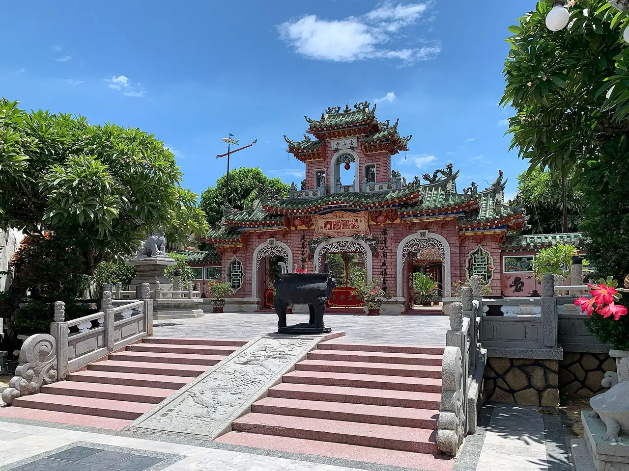 ศาลาสมาคมฟุกเกี๋ยน (Fujian Assembly Hall) ในเมืองเก่า ภาพทางเข้าศาล