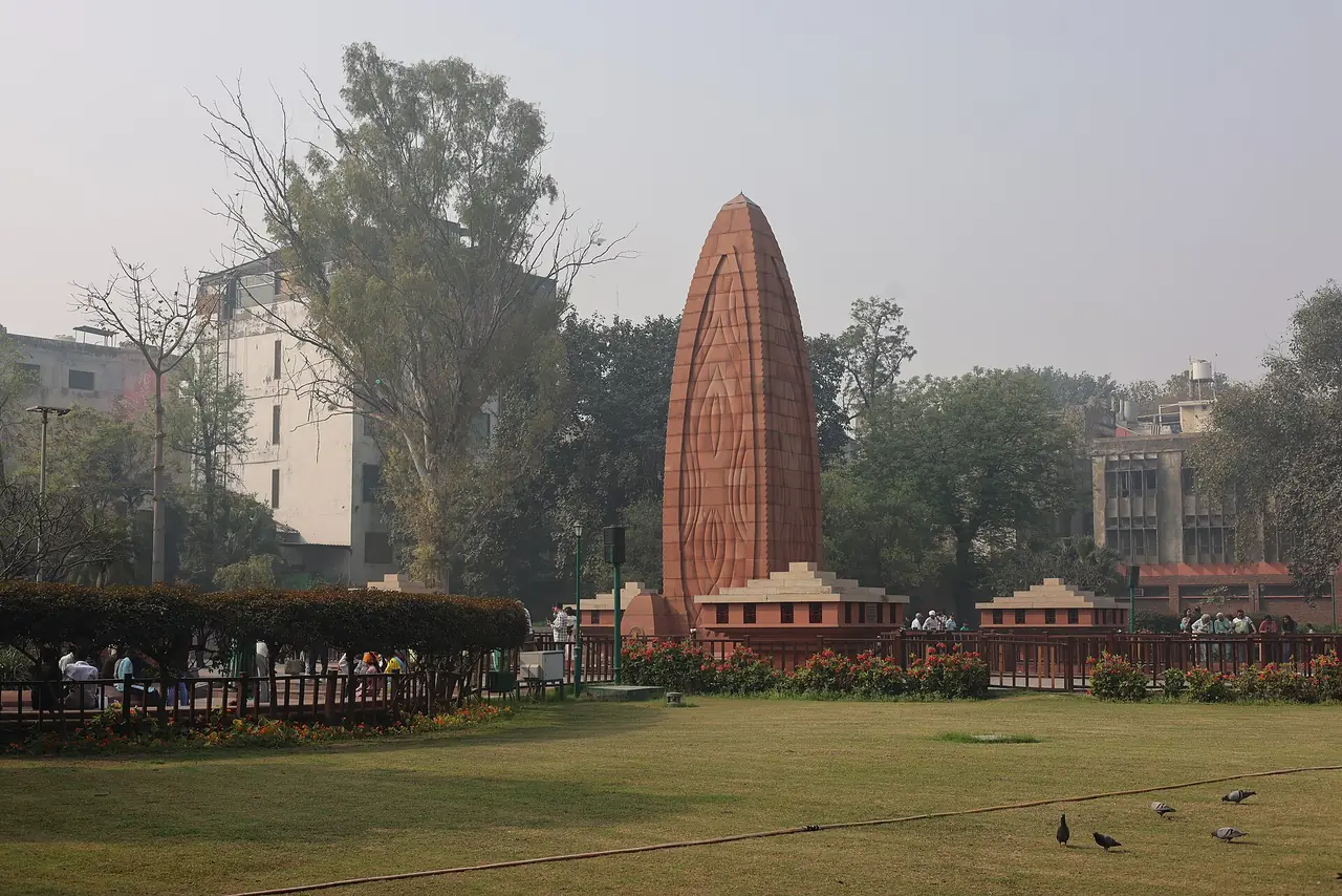อนุสรณ์สถานจัลลิยานวาลา บาฆ (Jallianwala Bagh) อมฤตสาร์ ภาพจาก Wikimedia Commons ผู้ถ่าย Gannu03 สัญญา CC BY-SA 4.0
