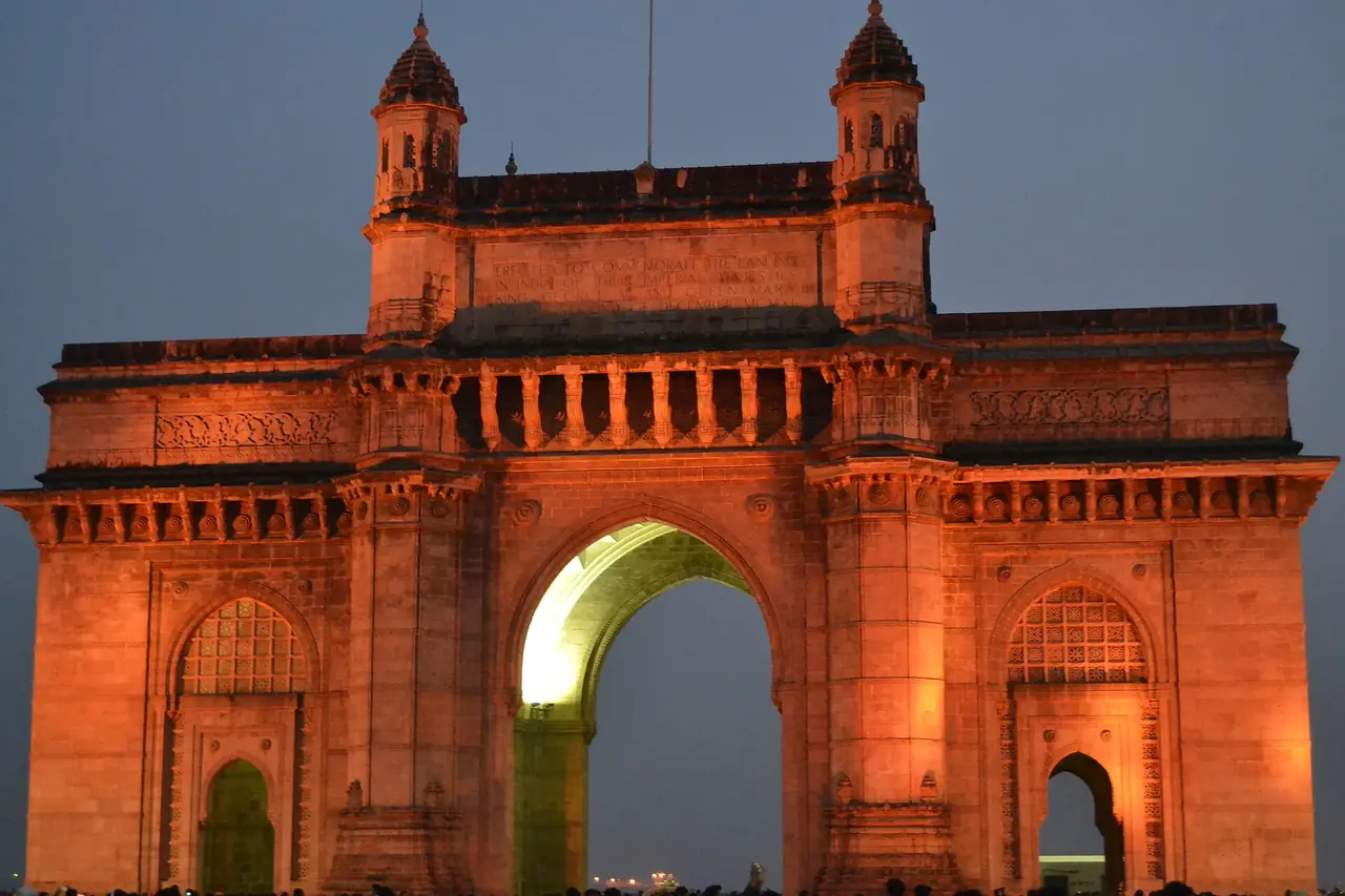 ภาพอินเดีย: เที่ยวมุมไบ 2569: Gateway of India เอเลแฟนต้า รถไฟ Local